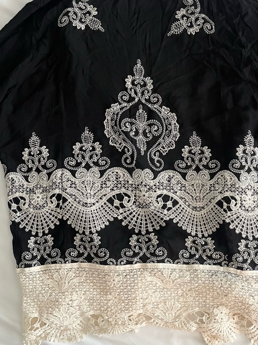 Solitaire Black and Cream Embroidered Lace Kimono - Picture 11 of 12